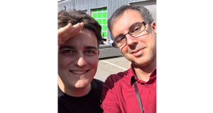 Palmer Luckey (links) mit Manfred Huber (rechts)